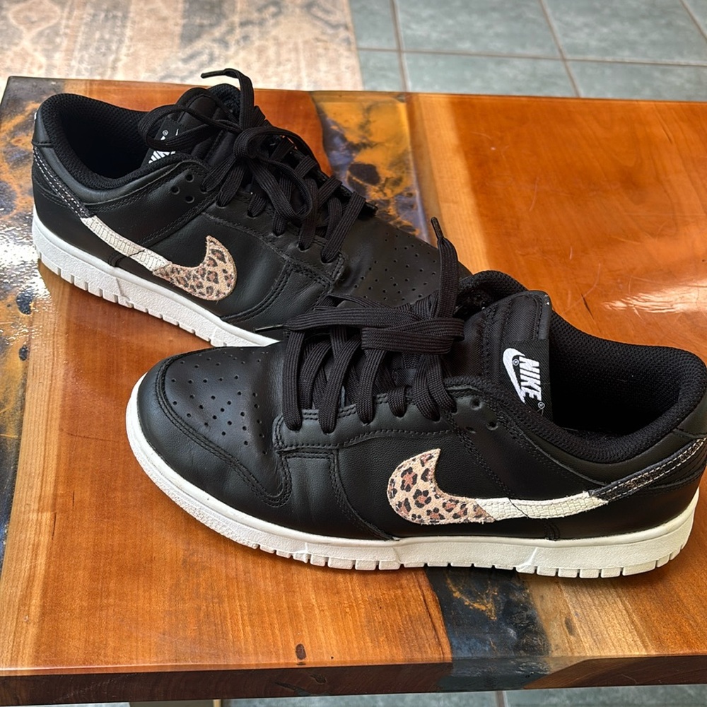 Nike dunk low SE - Primal Black. 8.5W